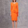 Vestido corto de fiesta Carla Ruiz de corte entubado en crepe de color naranja de nueva colección 2023 99514