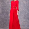 Vestido largo de fiesta Carla Ruiz de corte recto en crepe de color rojo de nueva colección 2023 99500
