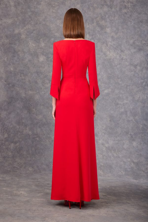 Vestido largo de fiesta Carla Ruiz de corte recto en crepe de color rojo de nueva colección 2023 espalda 99500