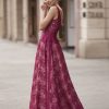 Vestido de fiesta Marfil largo de corte princesa en encaje con pedrería de color rosa de nueva colección 2023 espalda 7J167