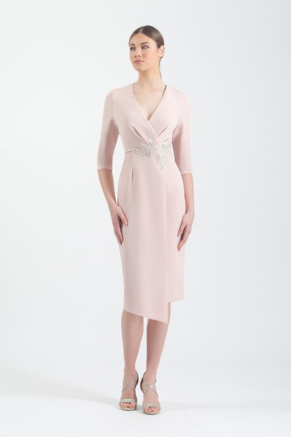 Vestido de Moncho Heredia midi de corte entubado en crepe de color rosa de la nueva temporada 2023 1001.1