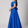 Vestido largo de fiesta Santiago Sánchez de corte princesa en satén de color azul de nueva colección 2023 perfil AV15