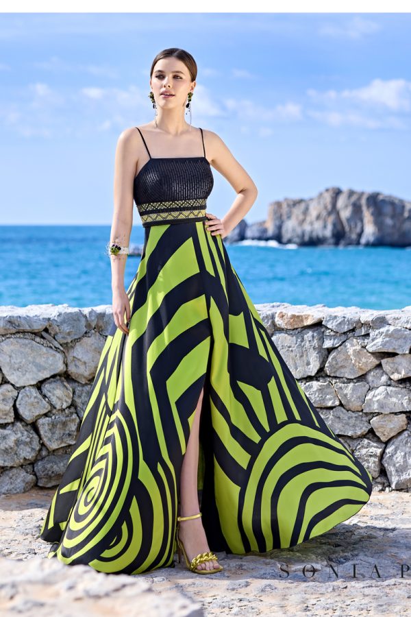 Vestido de Sonia Peña largo de corte A en satén de color negro de la nueva temporada 2023 1230046.