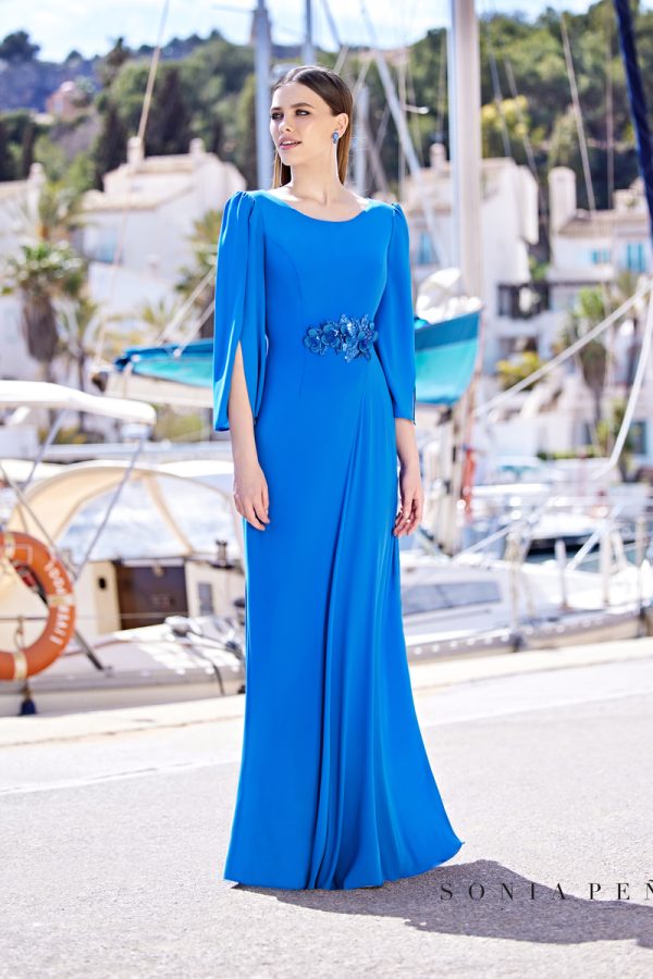 Vestido de Sonia Peña largo de corte recto en gasa de color azul de la nueva temporada 2023 1230002.