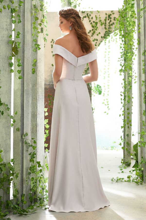 Vestido Morilee largo de satén, falda de corte A con referencia 21605